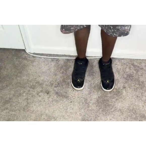 Air Jordan 11 Retro “Black and White” - Picture 1 of 4